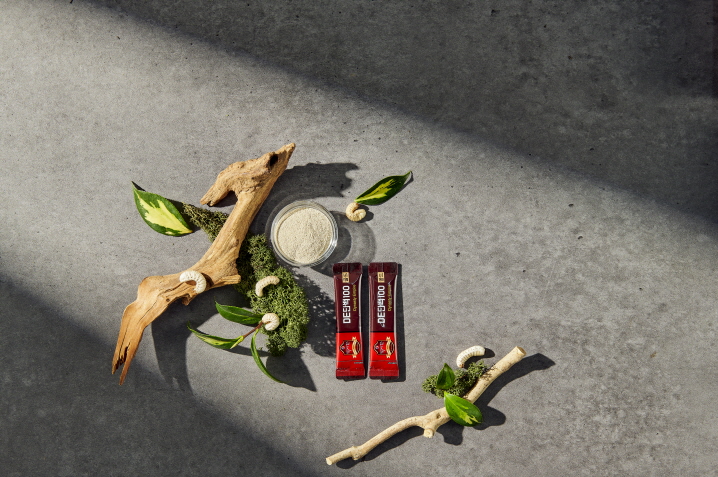 de단백100골드 전통과 과학이 만난 굼벵이 프리미엄 천연 단백질 솔루션 (3개월분)