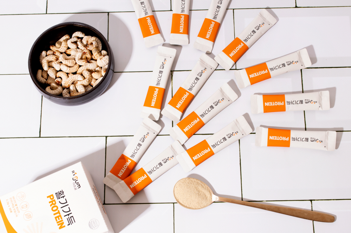 활기가득 전통과 과학이 만난 굼벵이 프리미엄 천연 단백질 솔루션 (3개월분)