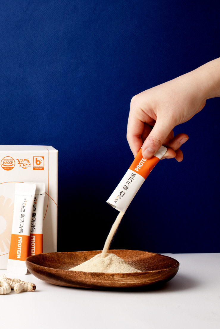 활기가득 전통과 과학이 만난 굼벵이 프리미엄 천연 단백질 솔루션 (3개월분)